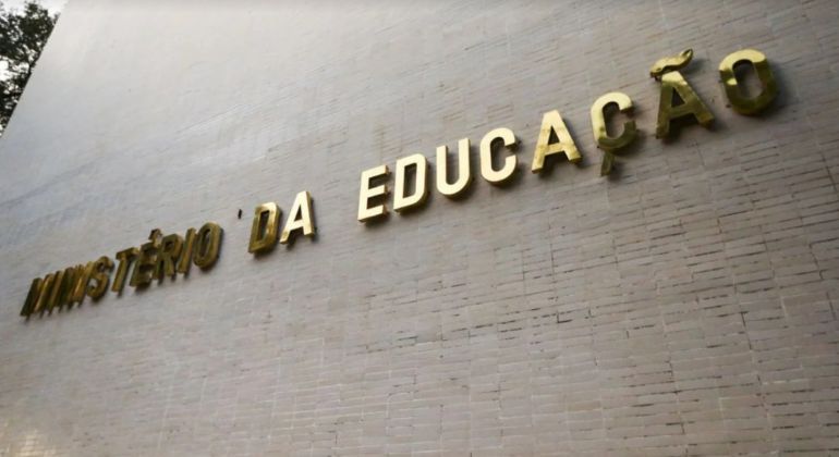 Governo vai pagar poupança para 2,4 milhões de estudantes