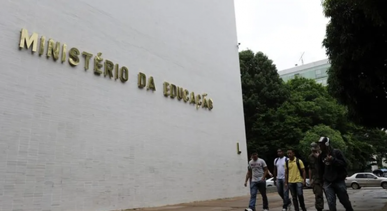 Inscrições para novos grupos do Programa de Educação Tutorial começam na próxima semana