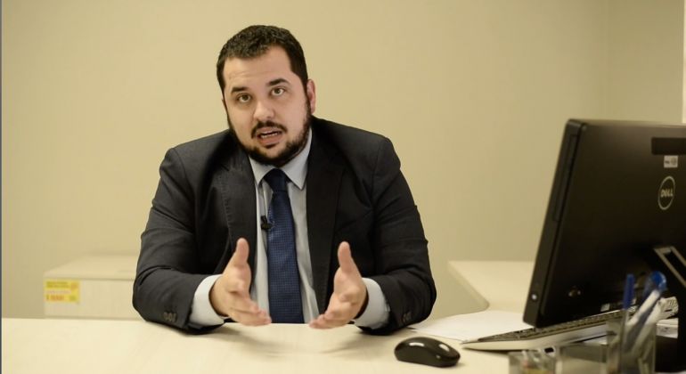 Jurídico Responde aborda o direito de uso de aulas gravadas