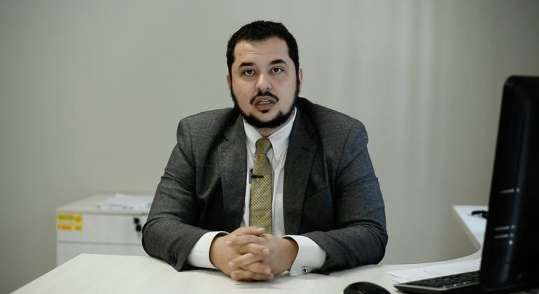 Jurídico Responde aborda projeto de congelamento de salários