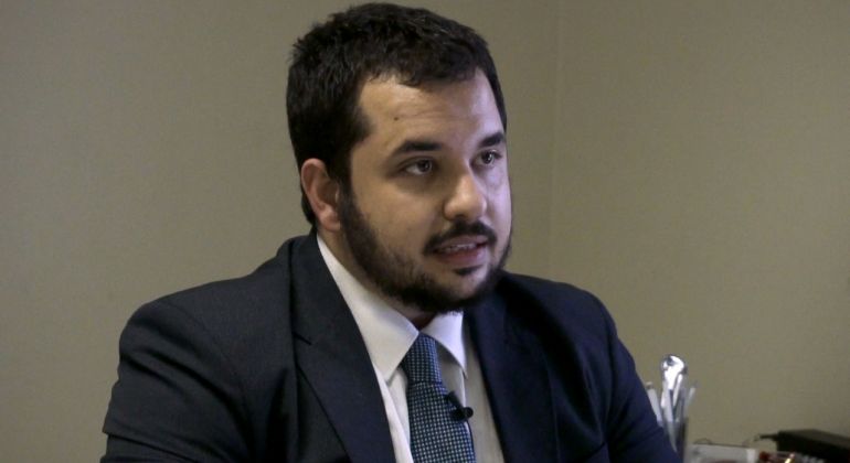 Jurídico Responde aborda questões sobre o abono de permanência
