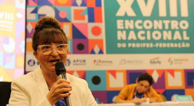“Justiça social e cidadania se constroem com educação pública de qualidade” é destaque no Eixo II