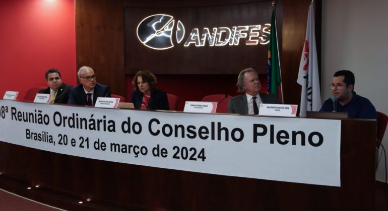 Lula diz que governo buscará acordo com sindicatos para garantir valorização de docentes e técnicos-administrativos