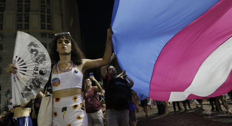 Mercado de trabalho segue fechado para pessoas trans, mas projetos sociais tentam mudar cenário