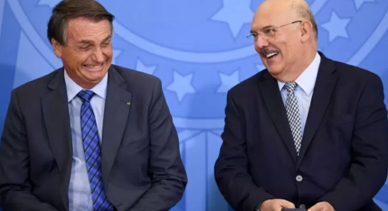 Ministra do STF aponta possibilidade real de crime de Bolsonaro com pastores do MEC