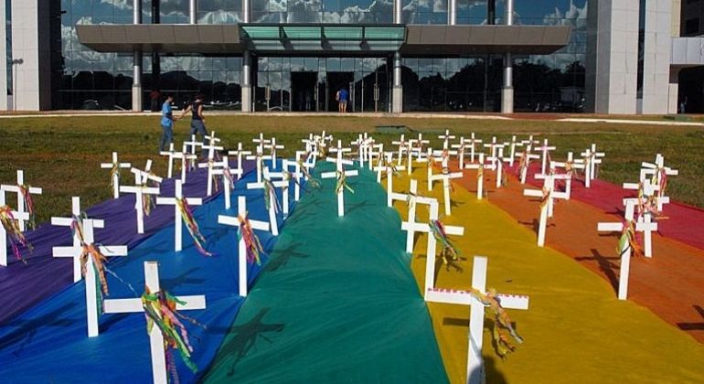 Mortes violentas de pessoas LGBTQIA+ sobem 33% em um ano no Brasil, diz relatório