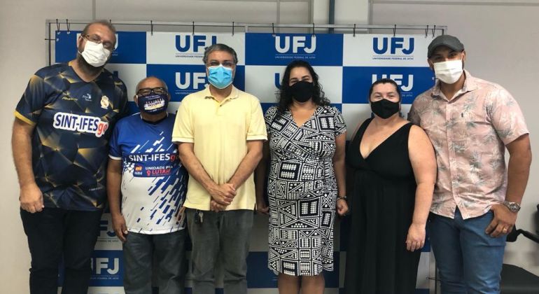 Necessidade do passaporte de vacinação contra a Covid para o retorno presencial é tema de reunião entre Adufg, Sint-Ifes e UFJ