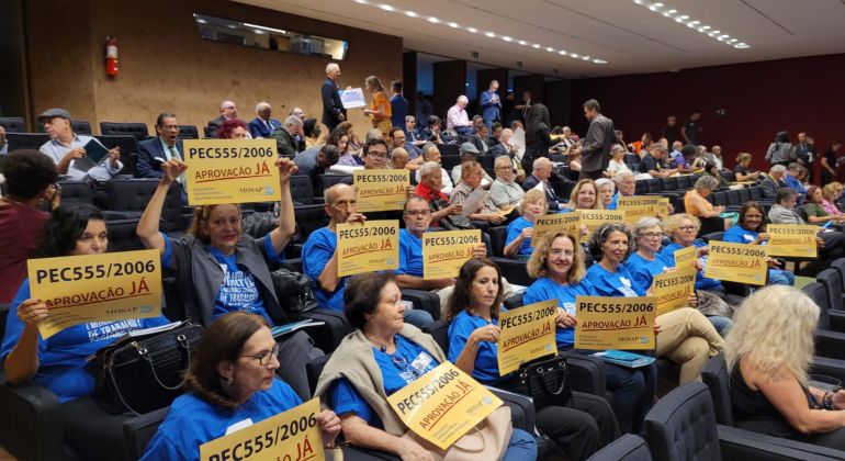 No 17º Encontro Nacional de Servidores Públicos Aposentados e Pensionistas, Adufg-Sindicato e Proifes reforçam a luta pela aprovação da PEC 555