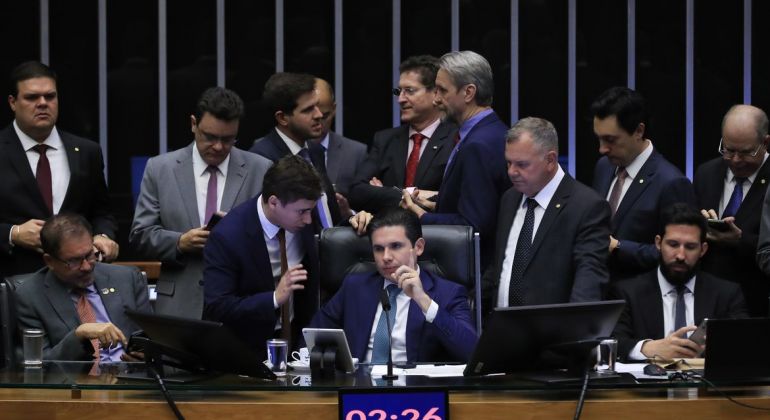 Nota de repúdio da Diretoria do Adufg-Sindicato contra a PEC da Blindagem