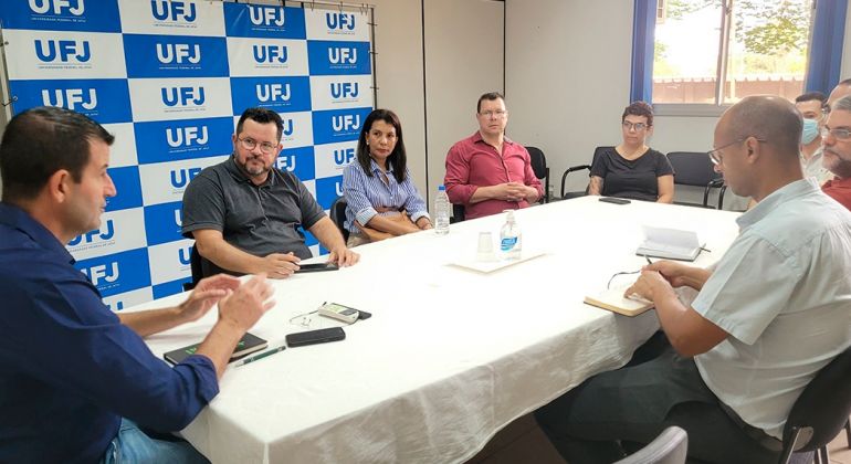 Nova gestão, resolução de estágio probatório e reforma da previdência em pauta: Adufg-Sindicato participa de reunião com Reitoria da UFJ