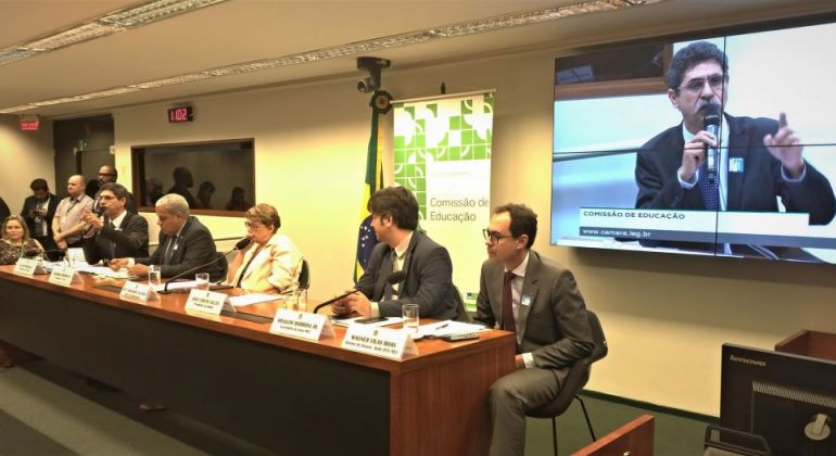 “O Future-se é um 'Fature-se' no qual a universidade pública não cabe”, afirma PROIFES na Câmara dos Deputados
