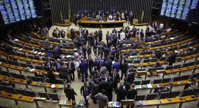 O Globo: Cabo de guerra: Congresso quer votar já vetos ao Orçamento; governo tenta adiar
