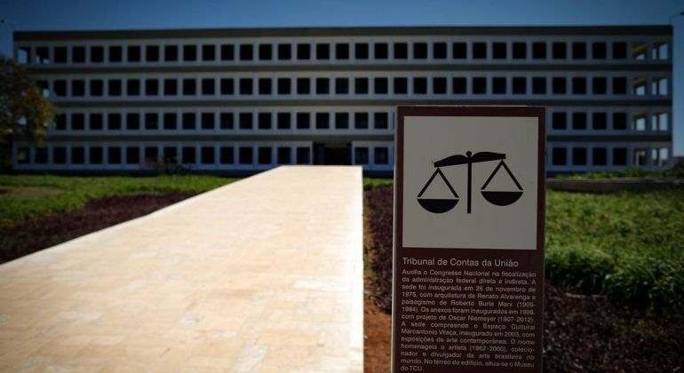 O GLOBO: Comissão de parlamentares aponta 'risco alto' de irregularidades em contratos do MEC que somam R$ 7,5 milhões