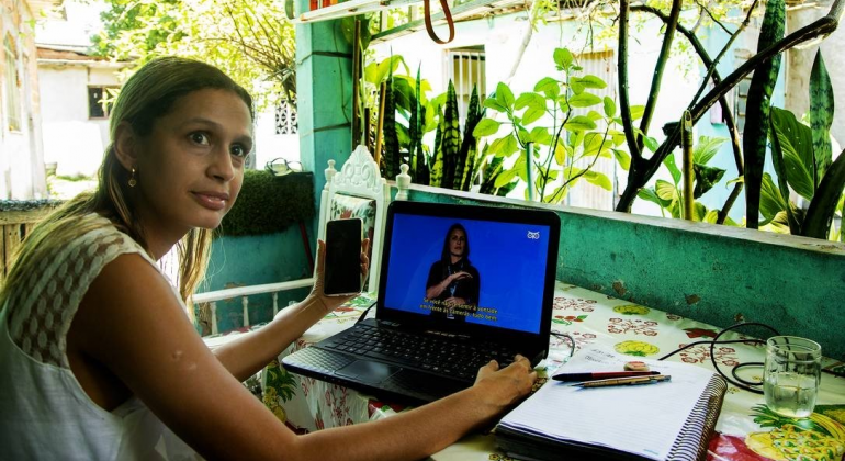 O GLOBO: Em cinco anos, Brasil bate recorde com mais de meio milhão de professores formados à distância