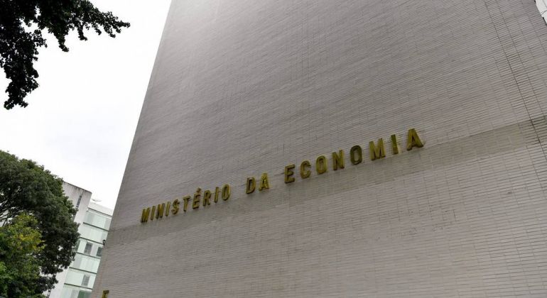 O Globo: Sem socorro, estados dizem que há risco de atrasar salário de servidor