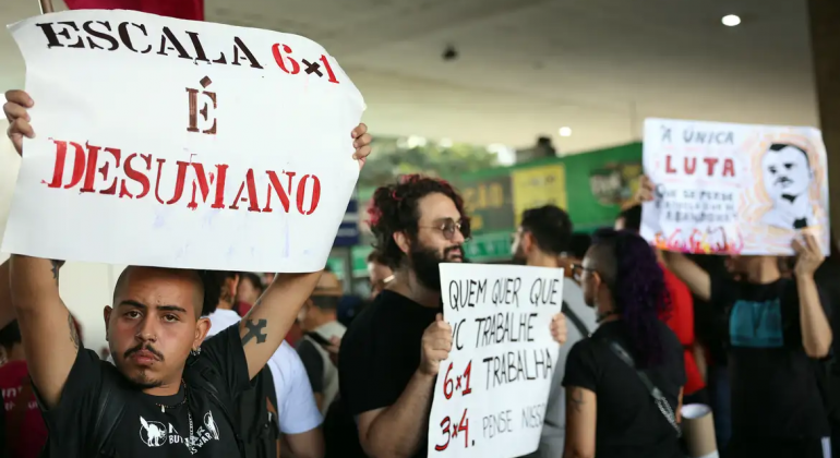 Oito em cada 10 brasileiros de até 40 anos defendem fim da escala 6x1