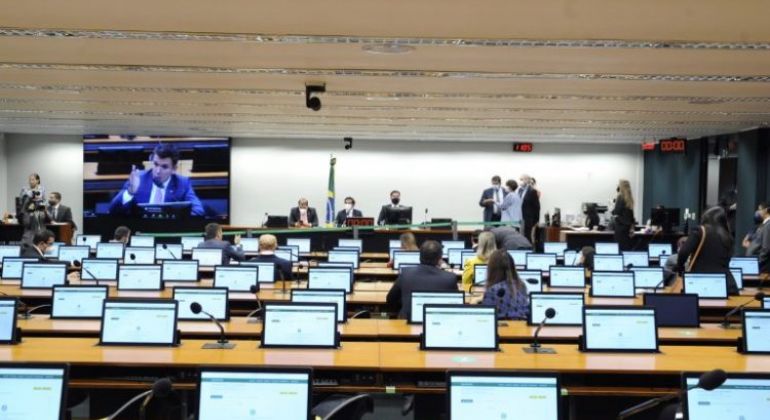 Oposição trava reforma administrativa na CCJ da Câmara