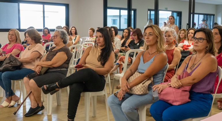 Outubro Rosa: Adufg-Sindicato promove palestras para conscientização sobre o câncer de mama