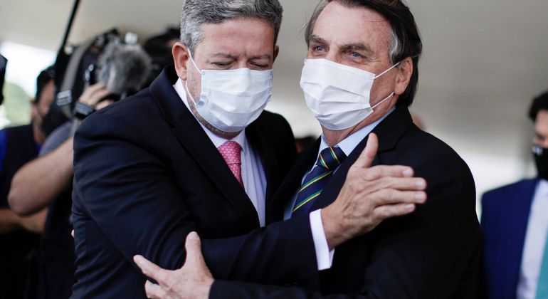 Para viabilizar sanção, Bolsonaro indica a aliados que deverá vetar trechos do Orçamento de 2021