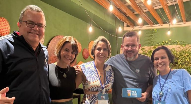 Pesquisa e descontração: Junto à UFG, Adufg-Sindicato participa do Pint Of Science 2025