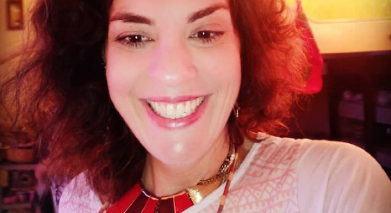 Professora da UFG conta com coluna sobre maternidade na Revista Cláudia