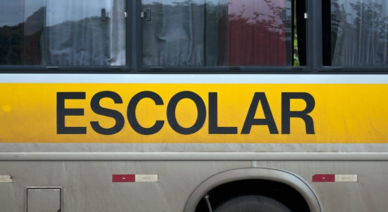 Professores da educação básica pública podem usar transporte escolar