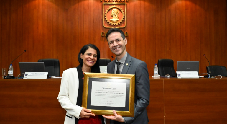 Professores da EMC/UFG recebem homenagem do Crea-GO pelos serviços prestados