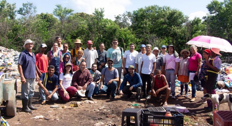 Professores da UFG contribuem para criação da primeira cooperativa de catadores da Cidade de Goiás