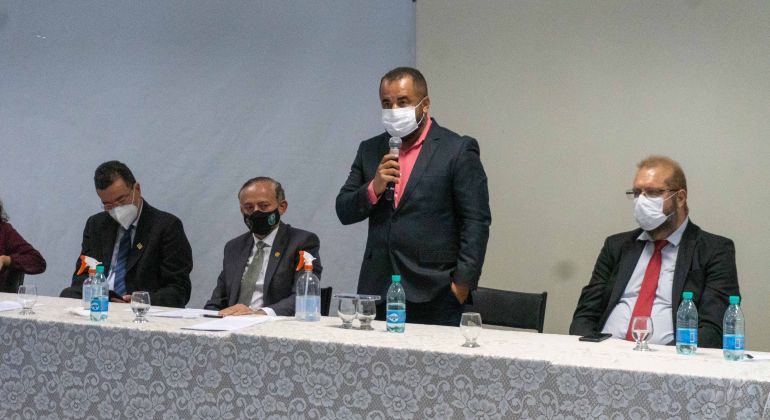 Professores indicados pelo Adufg-Sindicato recebem Comenda Colemar Natal e Silva