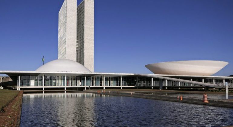 Projeto que permite contratações de servidores em novas universidades federais deve entrar na pauta de votação desta terça-feira (23)