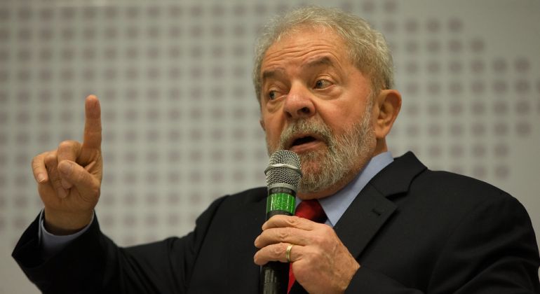 Radicalização cresce com volta de Lula à cena política