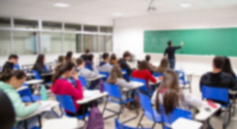 Salário inicial de docentes das universidades federais é menor que o piso nacional da educação básica