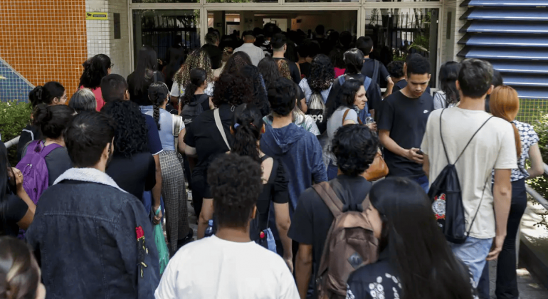 Senado aprova cota de 30% em concursos para negros e indígenas