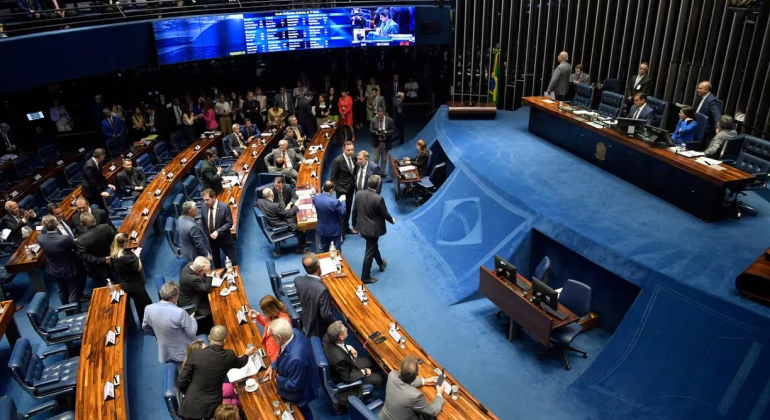 Senado aprova reforma tributária; texto volta à Câmara