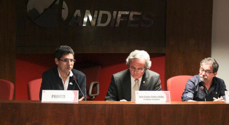 “Temos que ocupar todas as frentes contra o Future-se”, diz Brandão em reunião da Andifes