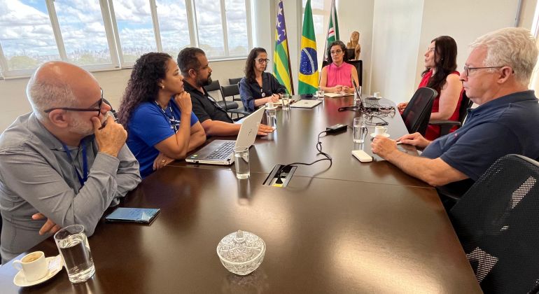 UFG formaliza implantação de ponto eletrônico para EBTT e tema é tratado em reunião com o Adufg-Sindicato