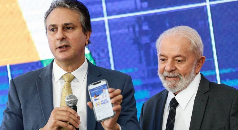 Um em cada quatro jovens desiste de abandonar o ensino médio graças ao Pé-de-Meia, diz estudo