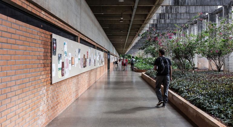 Universidades preveem apagão por causa de corte orçamentário