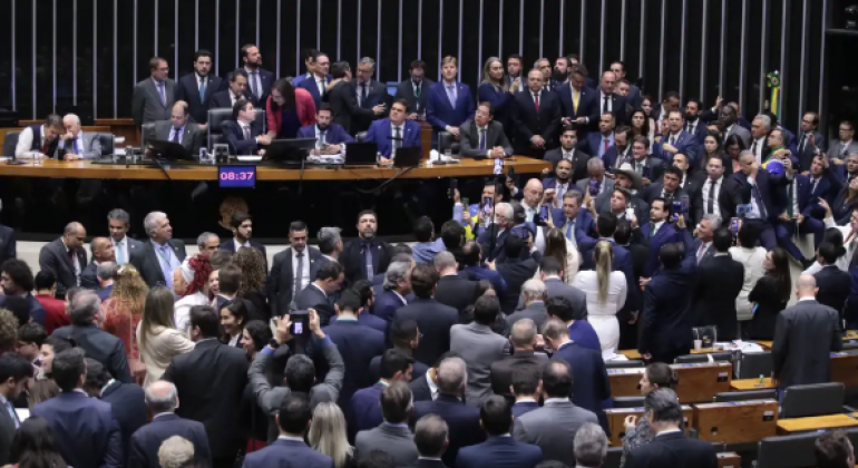 Urgência para anistia a golpistas é aprovada com apoio da maioria dos deputados de Goiás