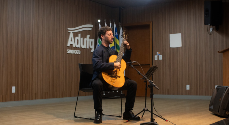 Violonista italiano Giacomo Copiello encanta público na segunda edição do Concertos Adufg