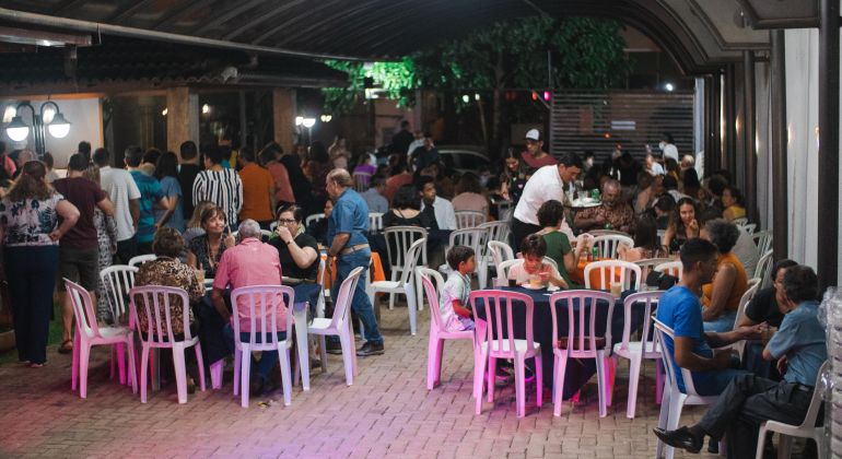 Volta do Quintart reúne centenas de professores e dependentes no Adufg-Sindicato