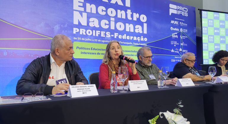 XXI Encontro Nacional do Proifes-Federação: Mesa Internacional debate sobre desafios globais para a educação pública e o movimento sindical